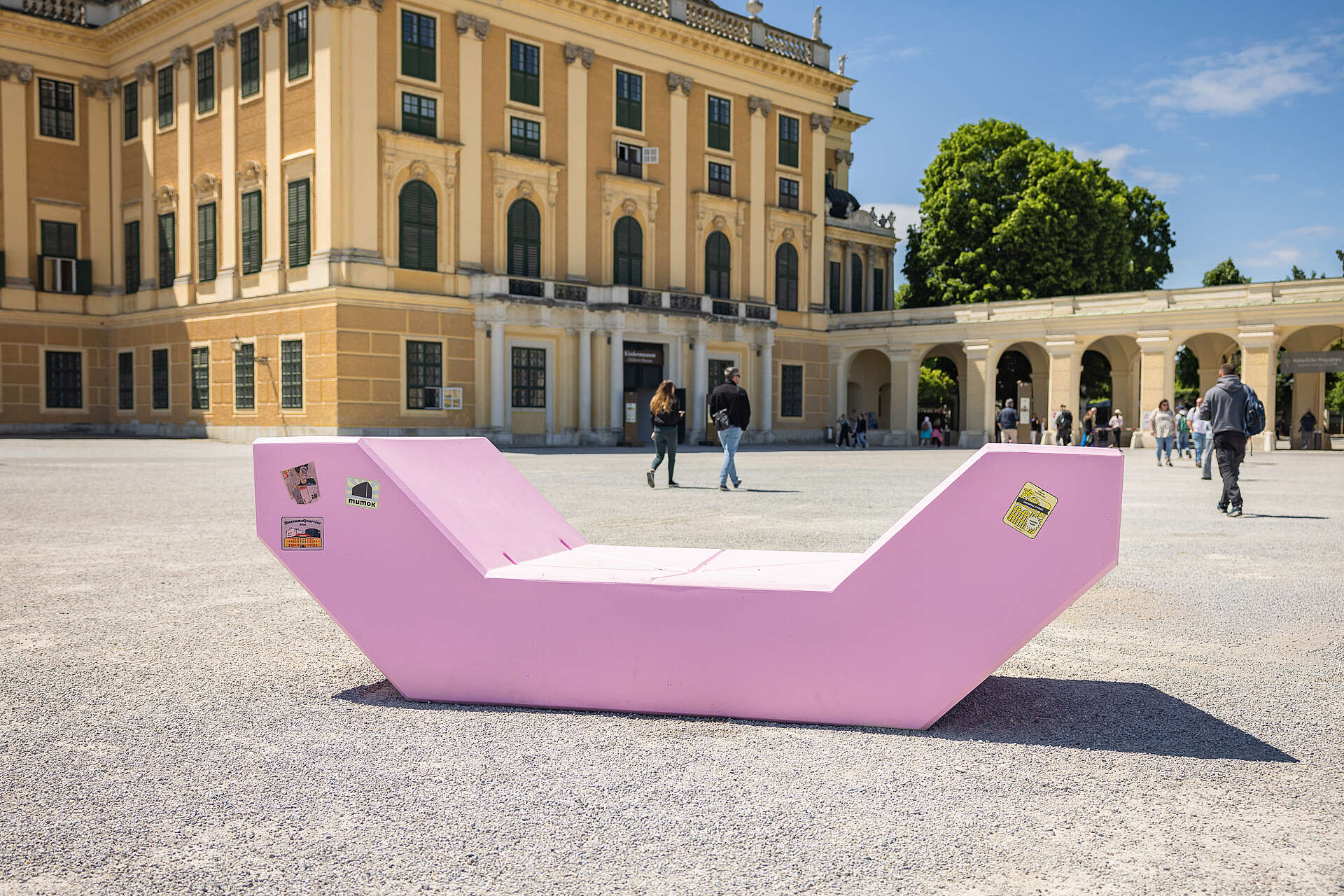 Enzi im Ehrenhof Schloss Schönbrunn